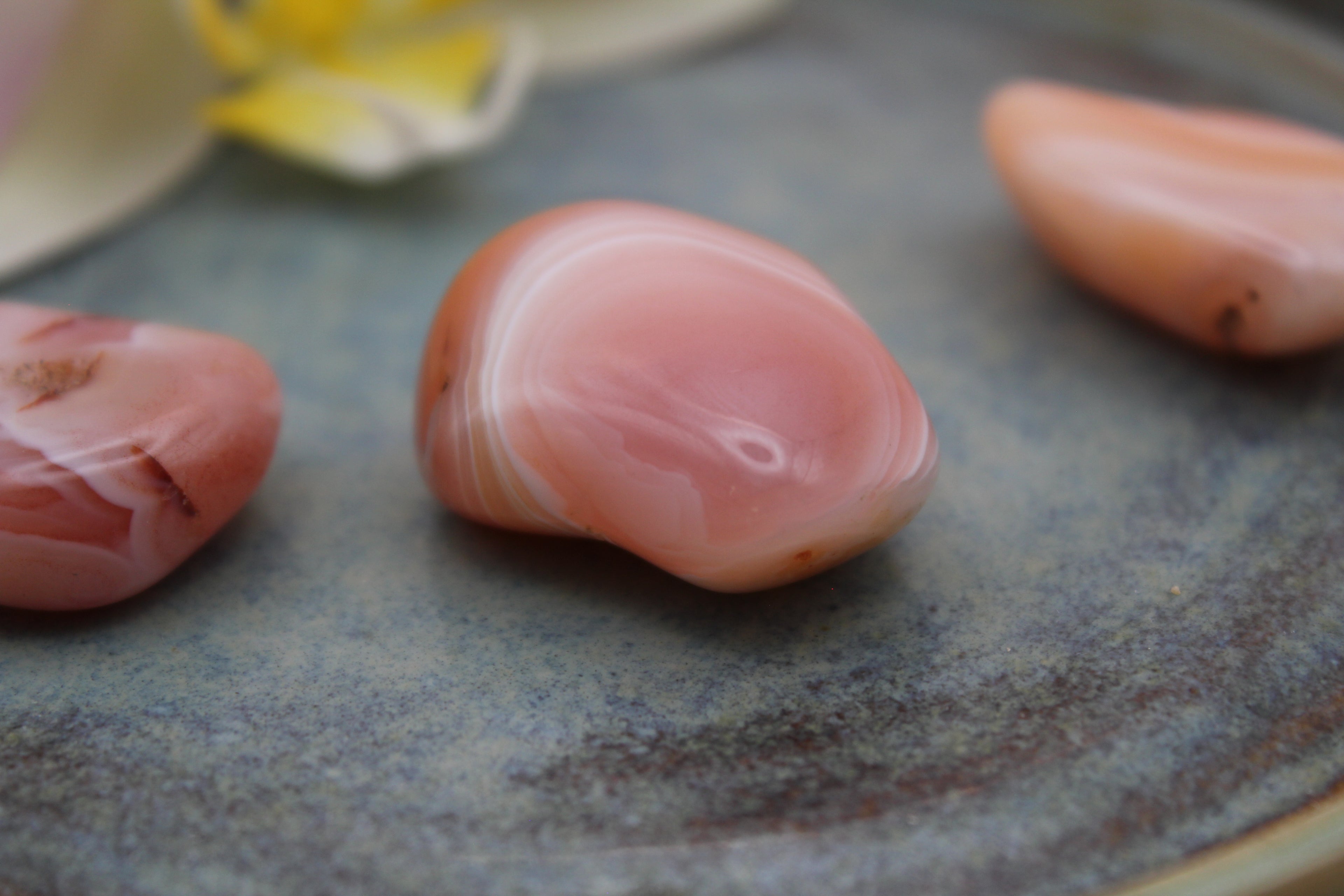 Abrikoos agaat trommelsteen – Warmte en emotionele geborgenheid