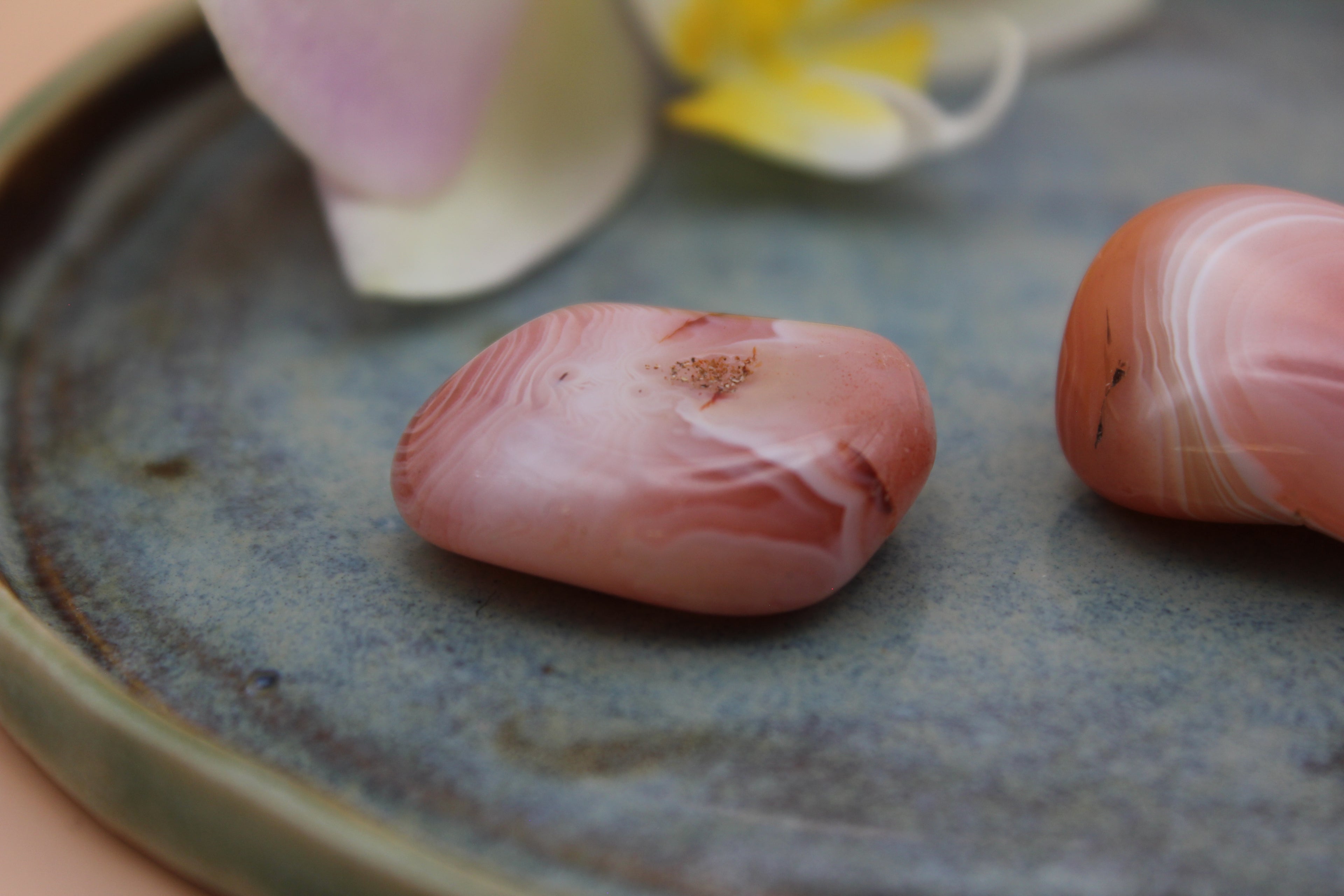 Abrikoos agaat trommelsteen – Warmte en emotionele geborgenheid