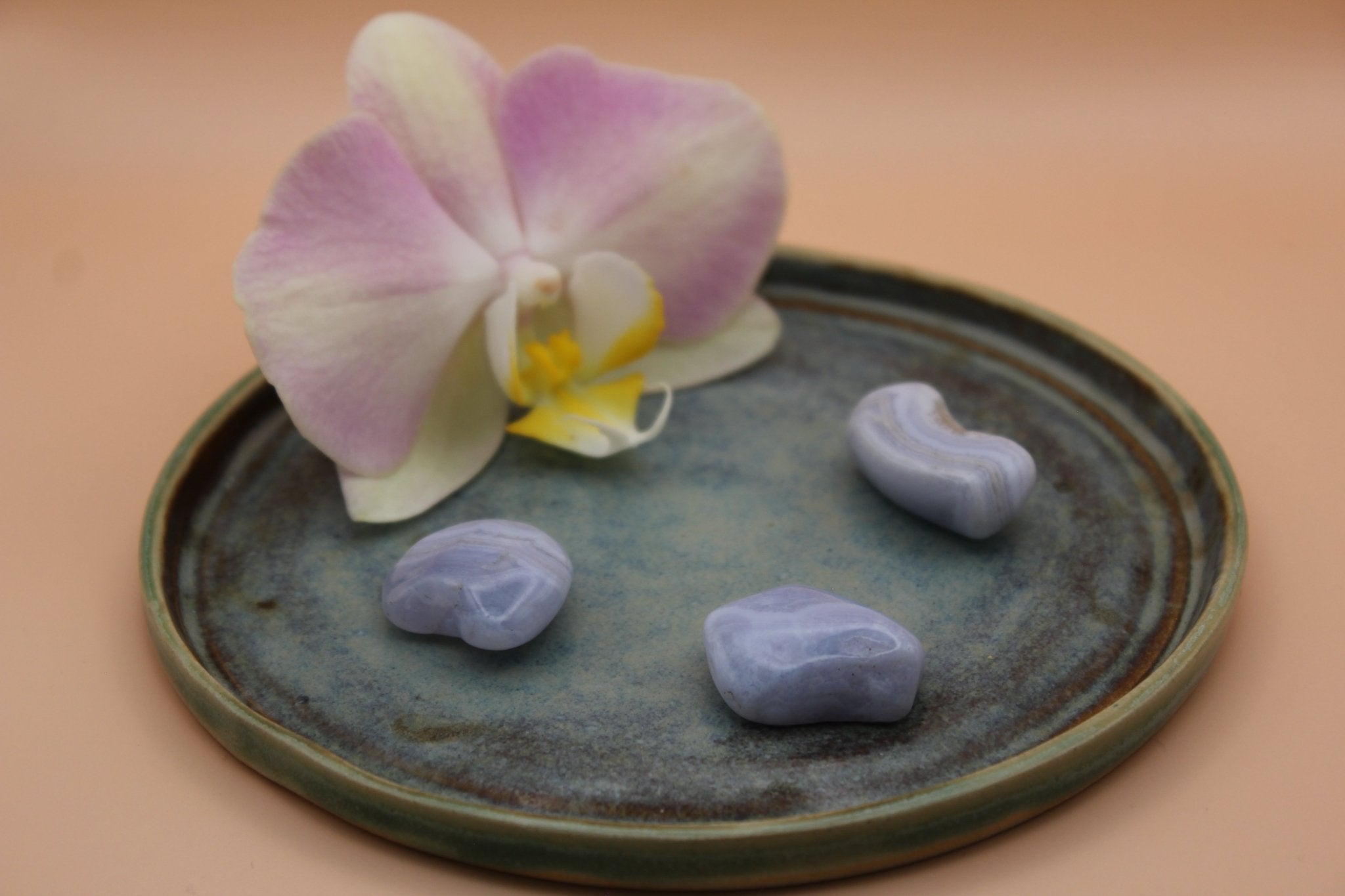 Blue Lace Agaat trommelsteen – Zachte communicatie en innerlijke rust - Energise Academy