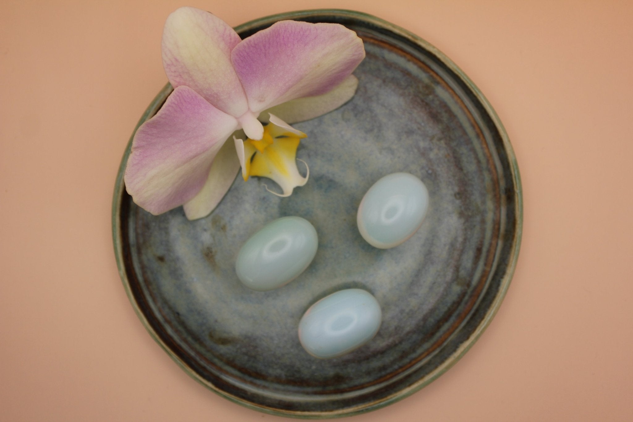 Opaliet trommelsteen – Emotionele doorstroming en zachte transformatie - Energise Academy