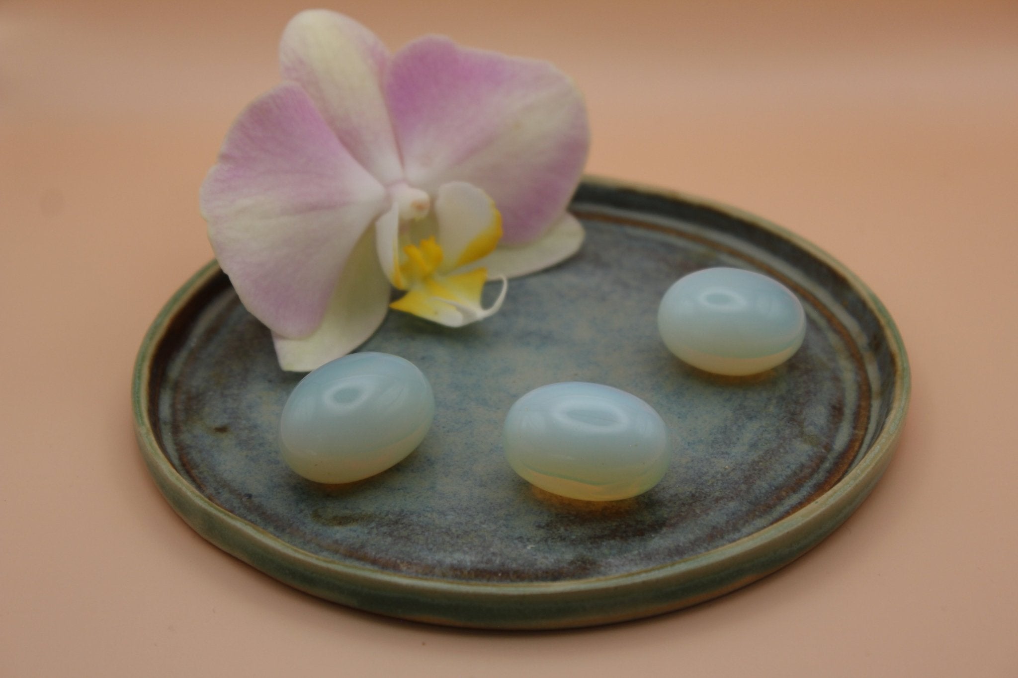 Opaliet trommelsteen – Emotionele doorstroming en zachte transformatie - Energise Academy